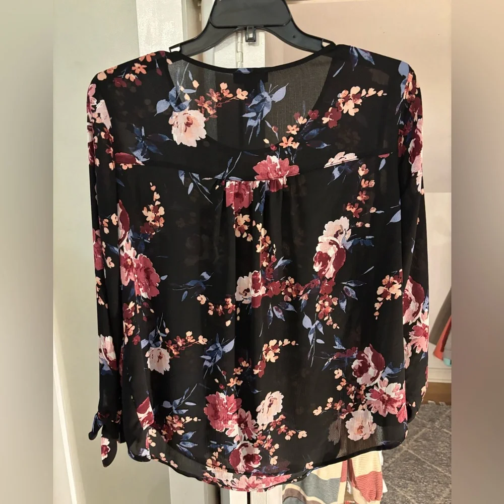 Alyx Black Floral Blouse - Picture 6 of 7